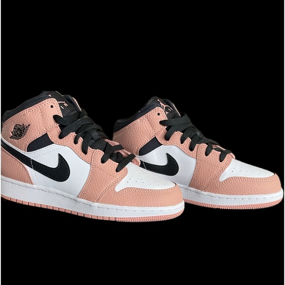 Beautiful Authentic Nike Air Jordan 1 Mid, NWT! - Picture 2 of 8